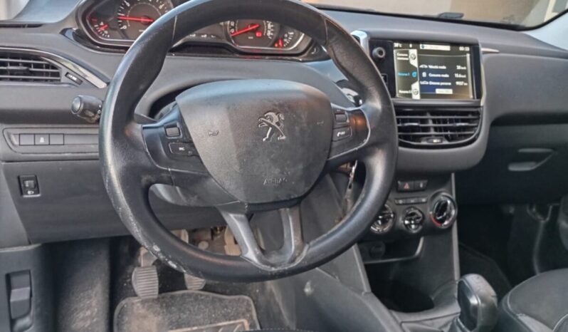 PEUGEOT 208 pieno