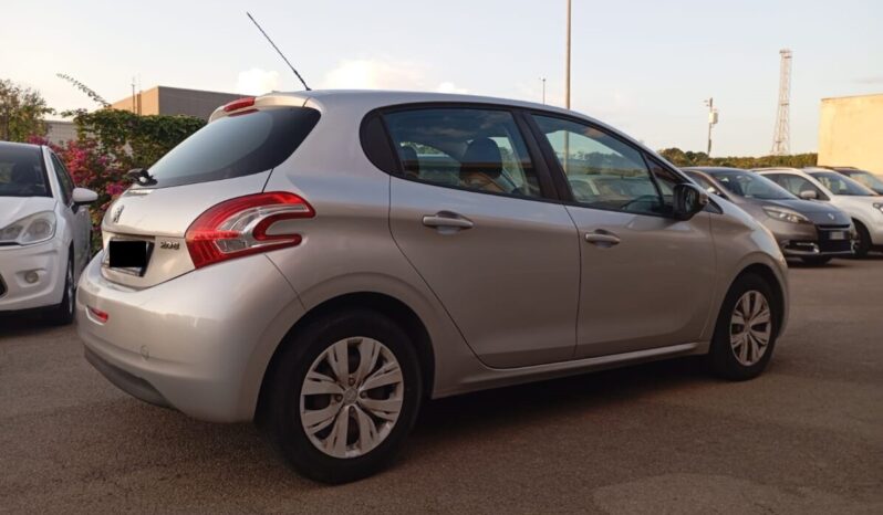 PEUGEOT 208 pieno